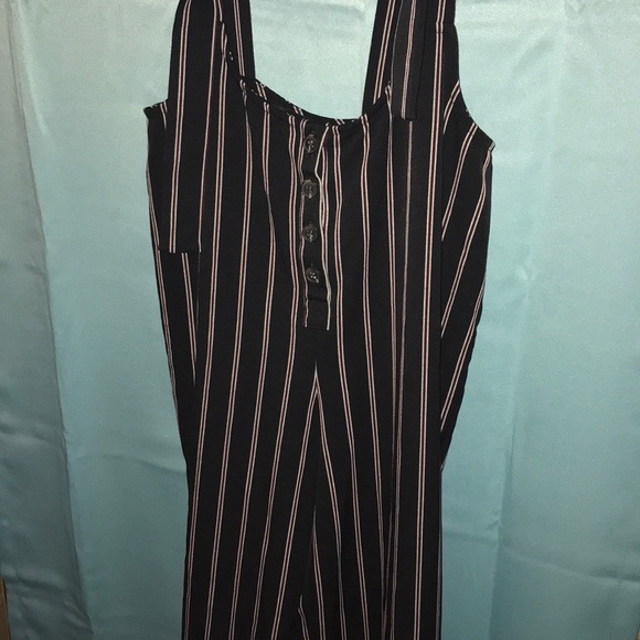 Forever 21 Romper with Suspenders - Picture 5 of 7